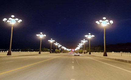 這些景觀路燈，與海東市核心區(qū)的景觀大道如此般配